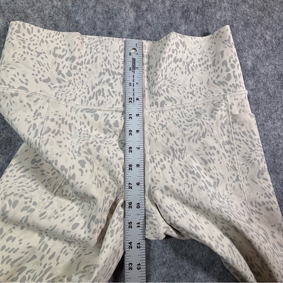 Athleta Womens Gray/Cream Salutation Stash Pocket II Print Capri‎ Size M - Picture 10 of 12